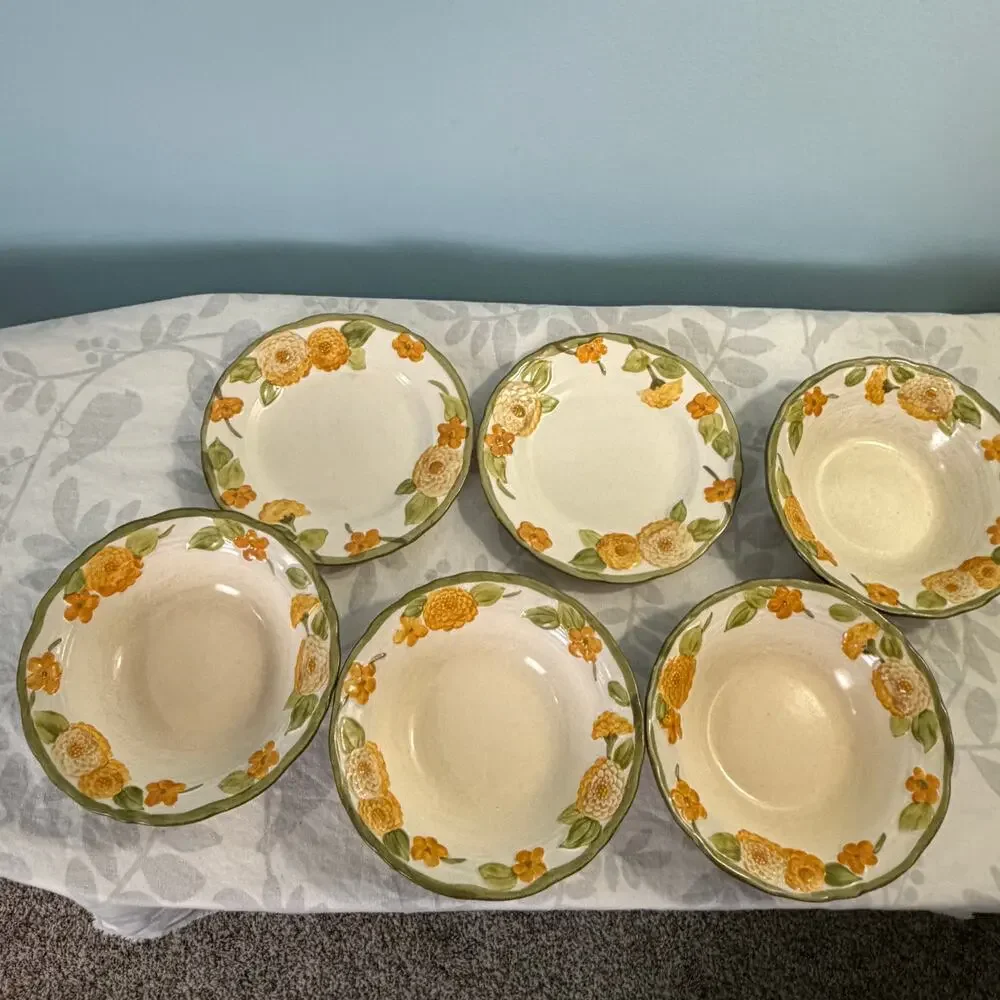 Metlox Poppytrail Sculptured Zinnia 4 Bowls 2 Bread Butter Plates